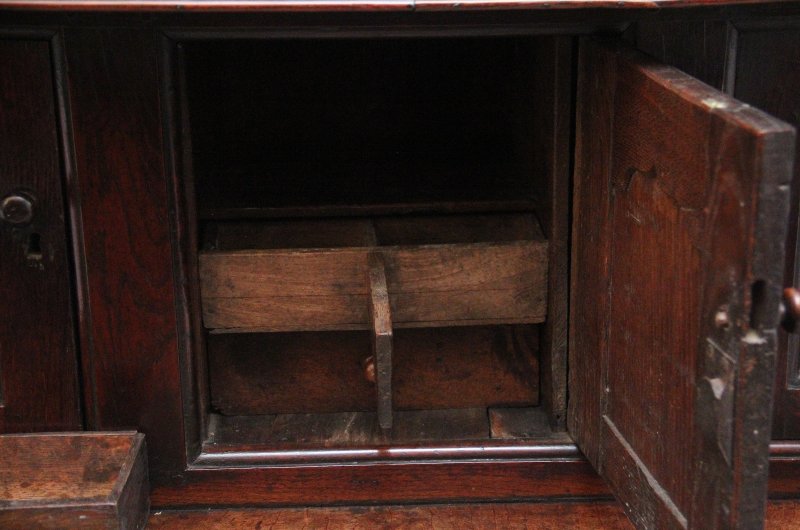Early 18th Century oak tridarn - Image 15