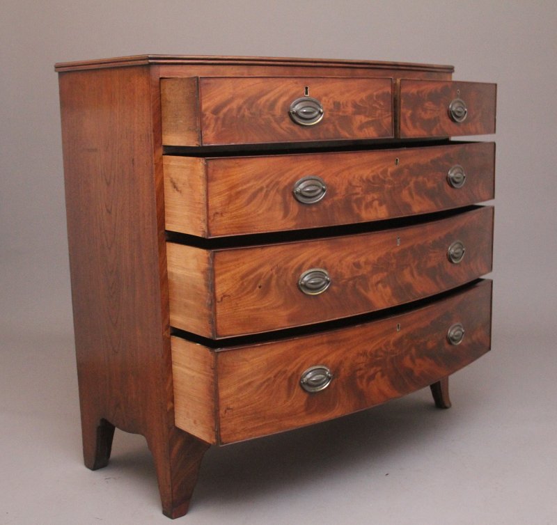 EARLY 19TH CENTURY FLAME MAHOGANY BOWFRONT CHEST OF DRAWERS - Image 3