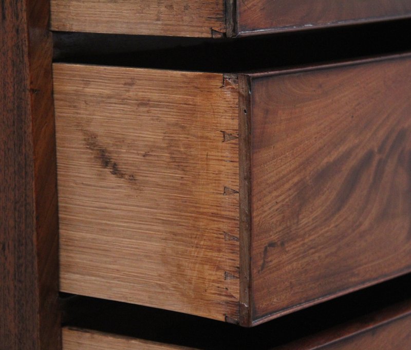 EARLY 19TH CENTURY FLAME MAHOGANY BOWFRONT CHEST OF DRAWERS - Image 7