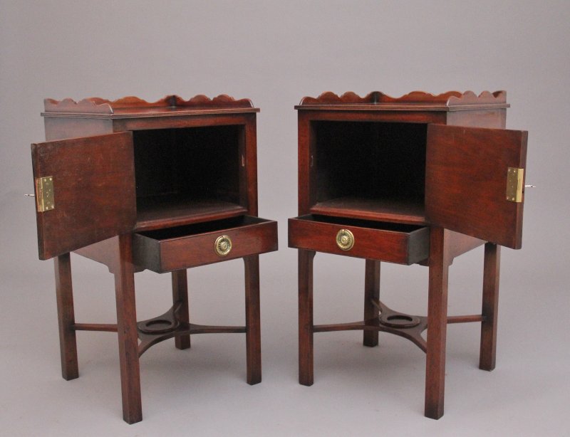 Pair early 20th Century mahogany bedside cabinets - Image 2