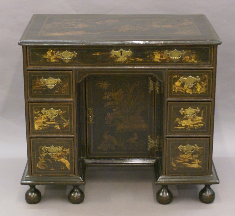 A Very Rare Queen Anne Kneehole Desk - Image 2