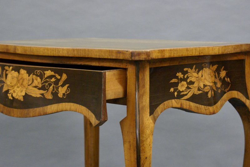 A Fine Marquetry Inlaid Writhing Table - Image 6