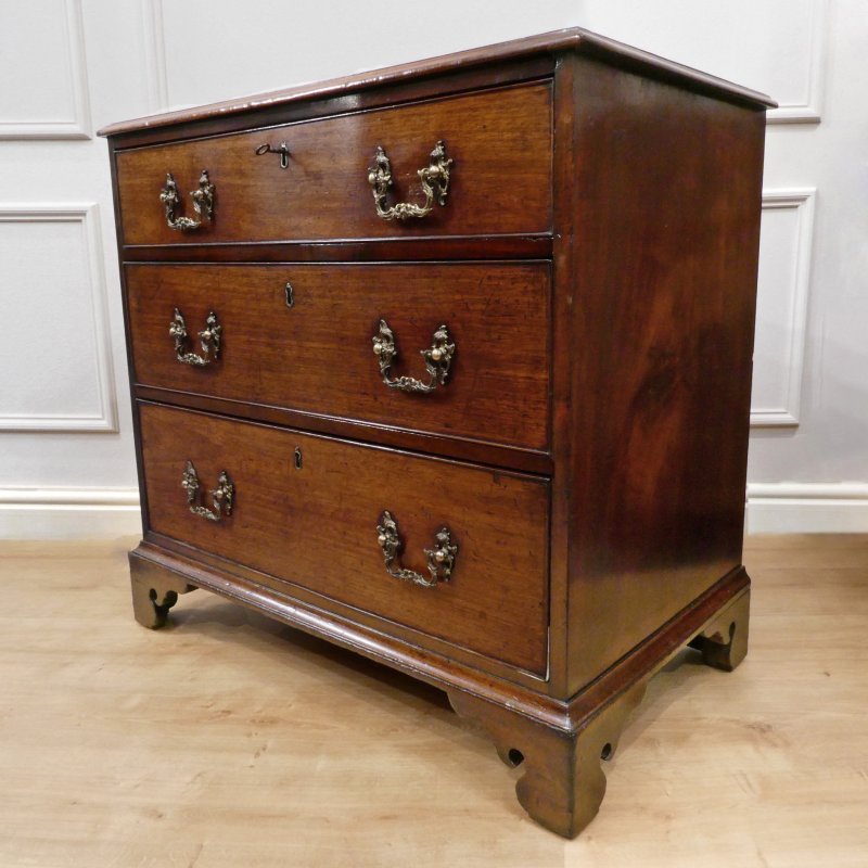 Georgian Chippendale Period Mahogany Chest of Drawers - Image 2
