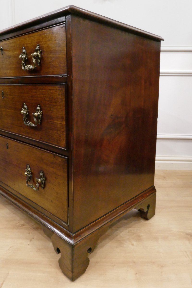 Georgian Chippendale Period Mahogany Chest of Drawers - Image 11