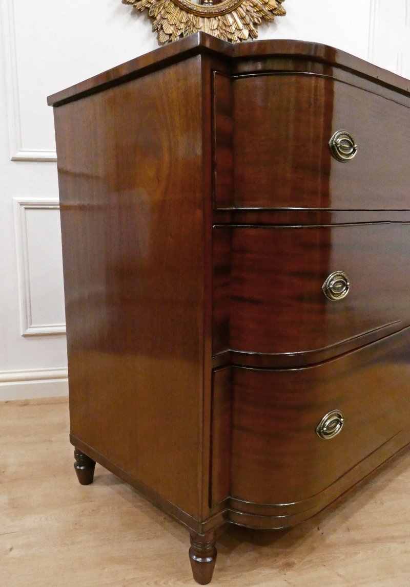 Regency Mahogany Bow Fronted Chest of Drawers - Image 9