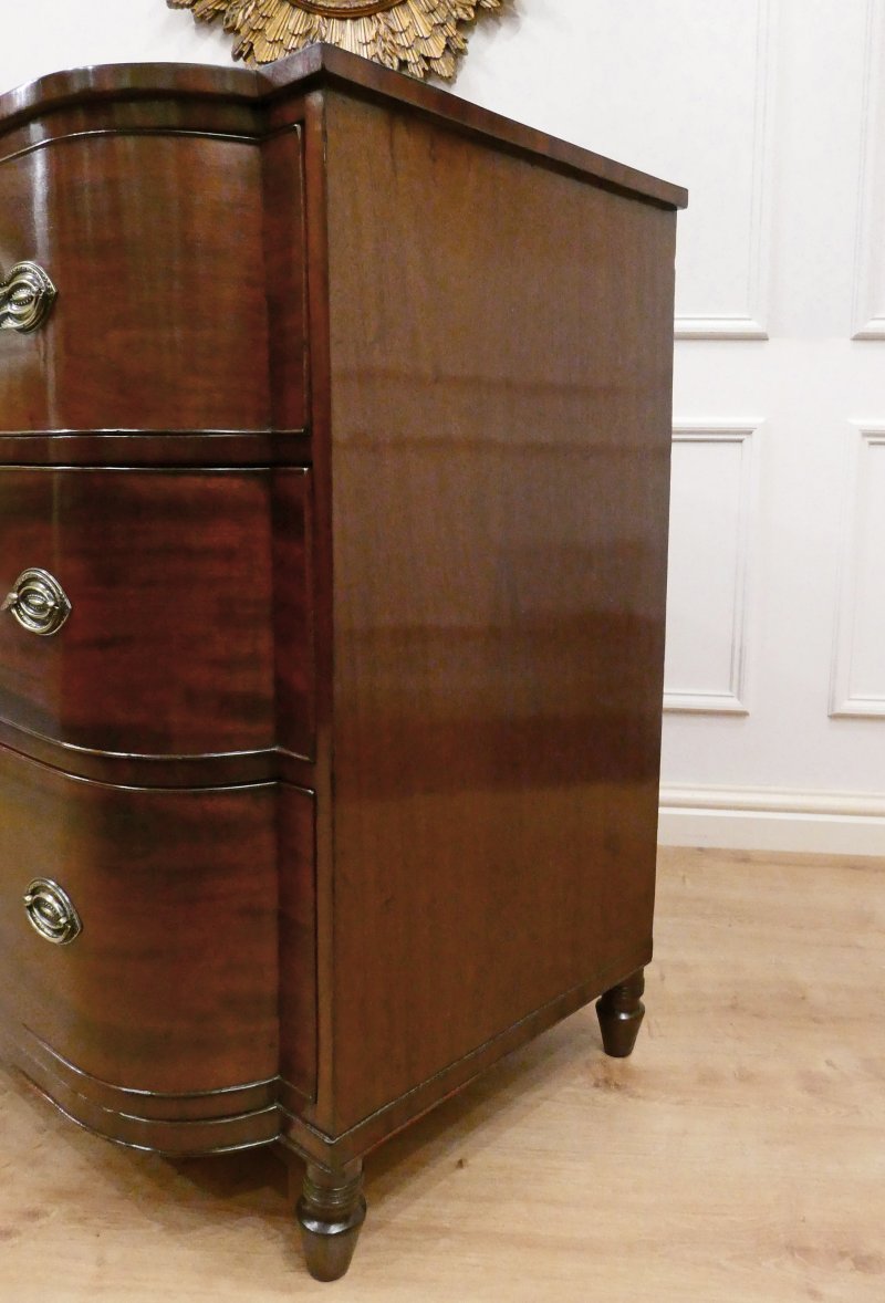 Regency Mahogany Bow Fronted Chest of Drawers - Image 10