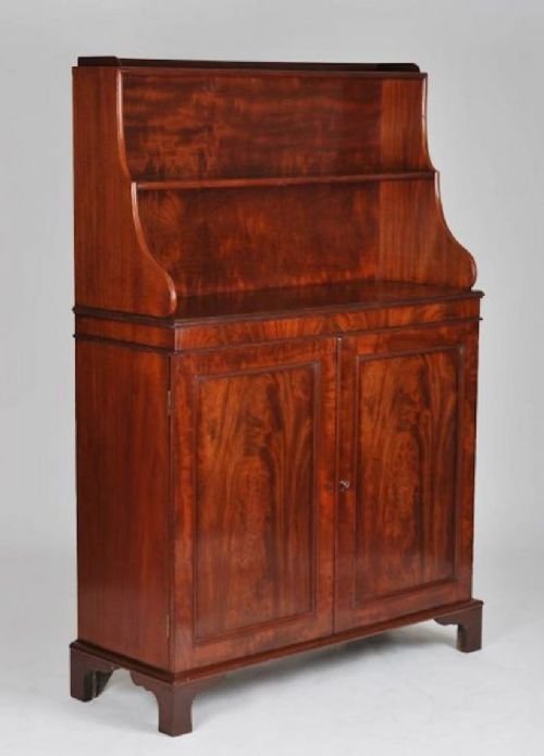 A George III Mahogany Waterfall Bookcase - Image 2