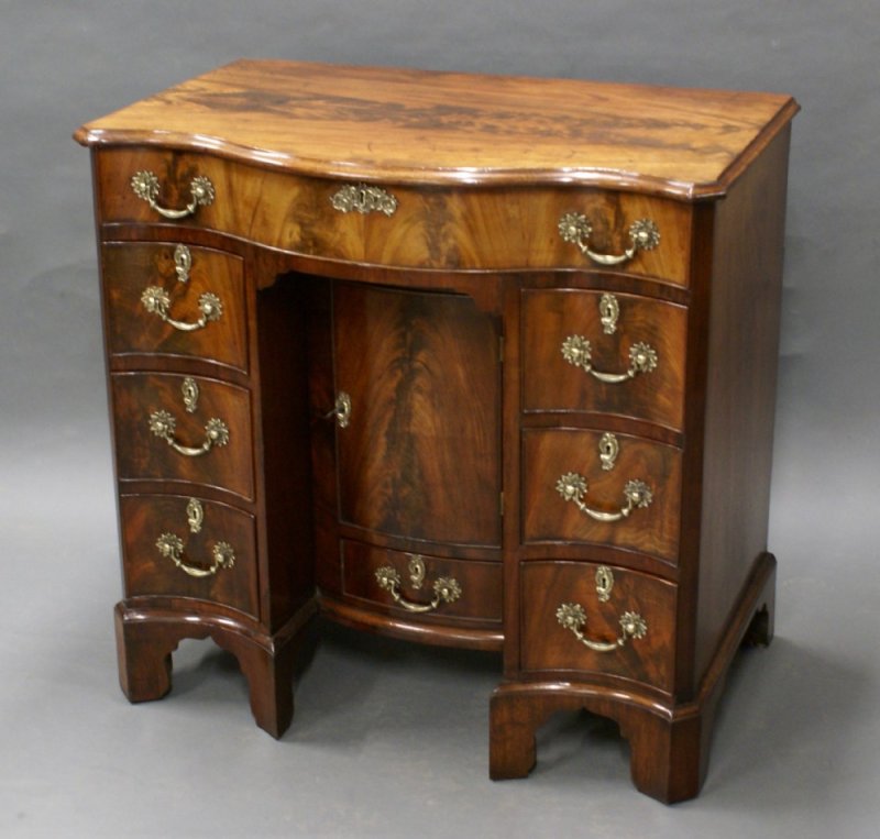 A Rare Serpentine Knee-hole Desk - Image 3