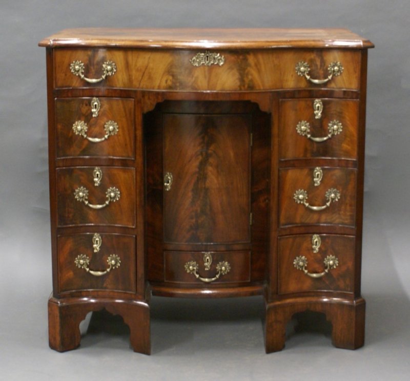 A Rare Serpentine Knee-hole Desk - Image 4