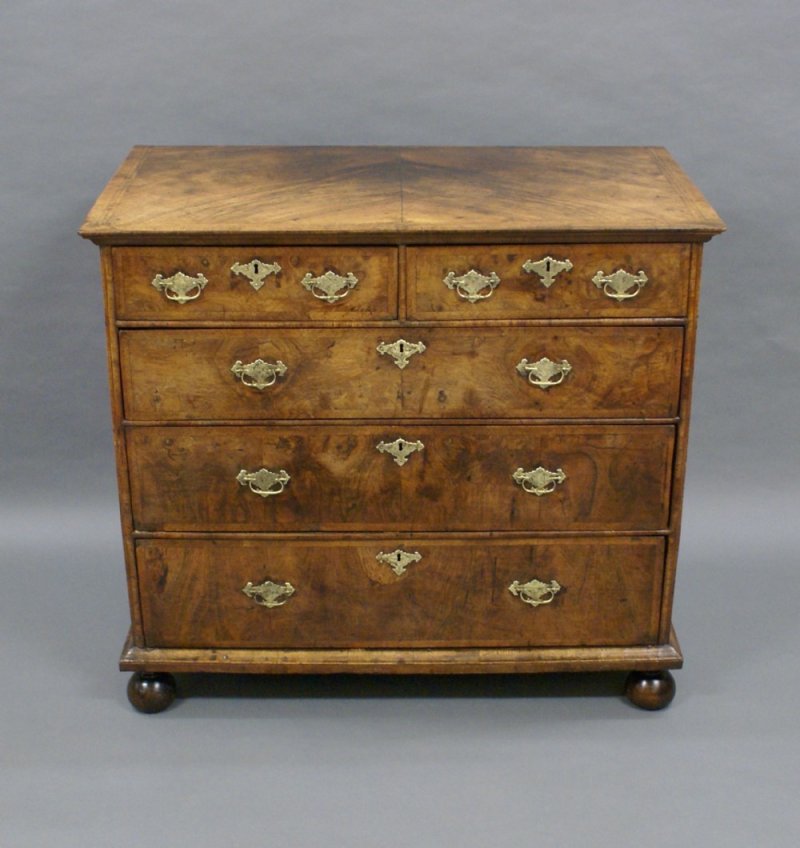 A William & Mary Walnut Chest Of Drawers - Image 3