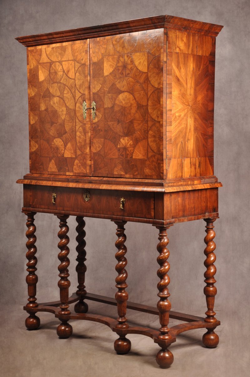 Important 17th Century Kingwood Cabinet On Stand