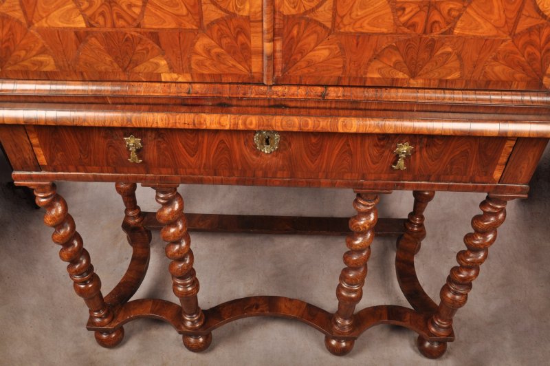 Important 17th Century Kingwood Cabinet On Stand - Image 7