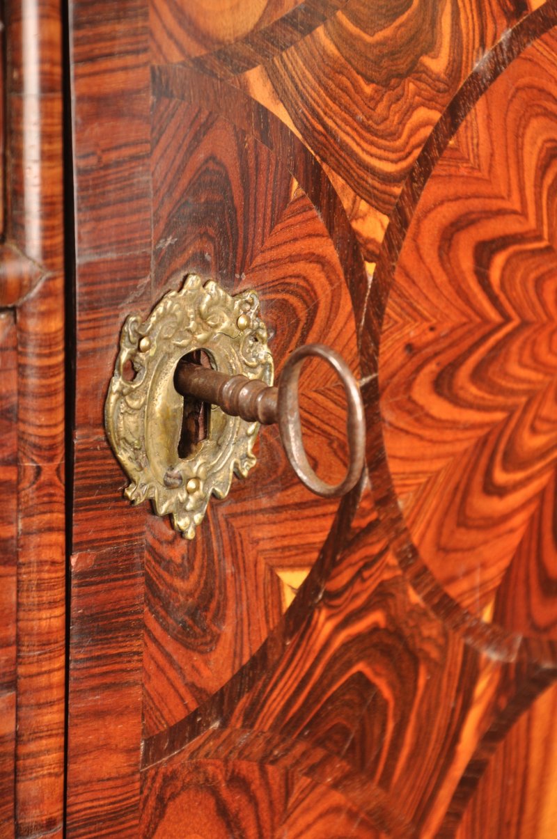 Important 17th Century Kingwood Cabinet On Stand - Image 15