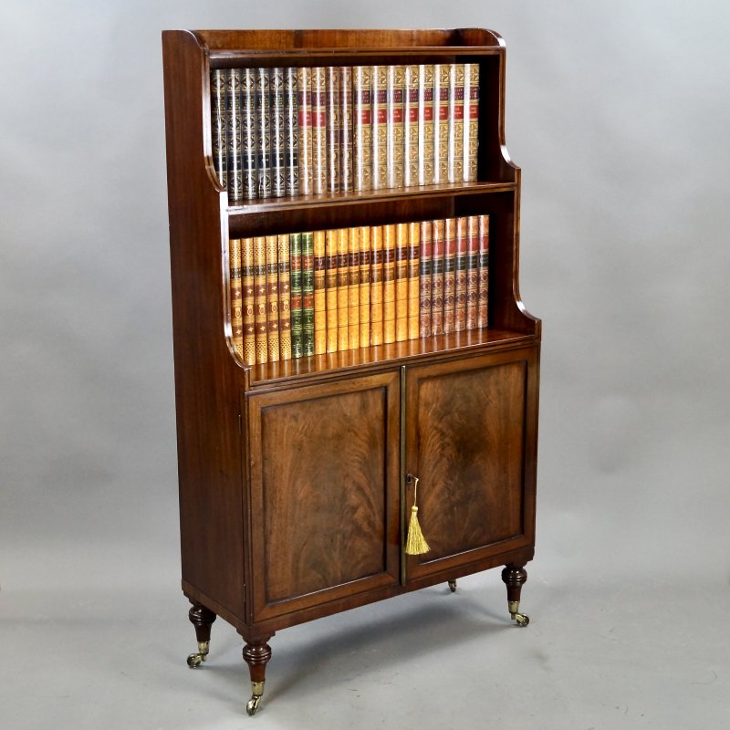 A Fine George III Mahogany Waterfall Bookcase - Image 2