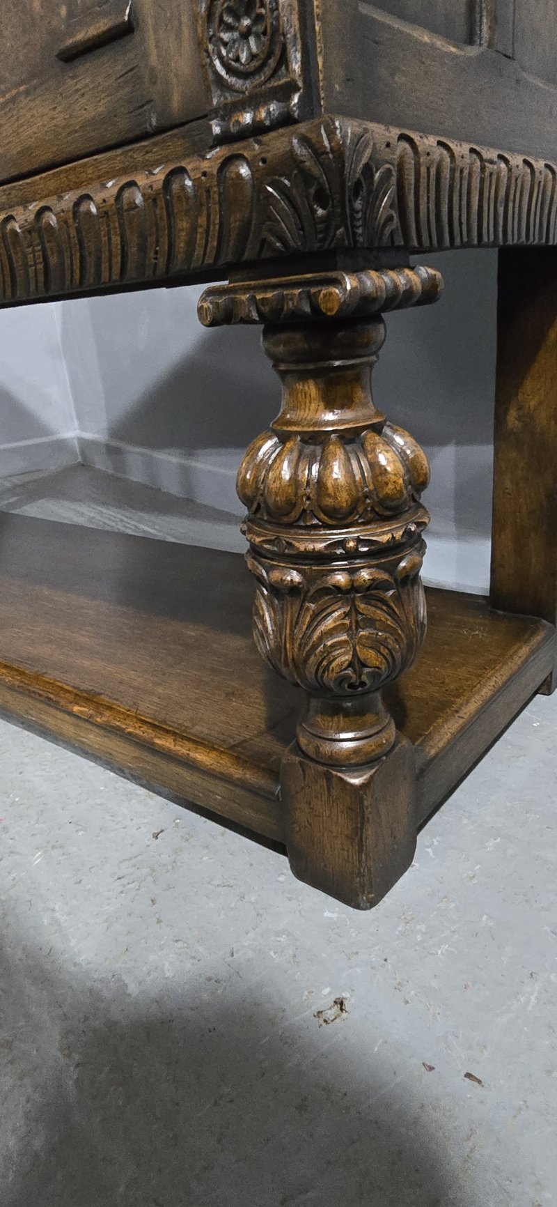 Superb Oak and Burr Walnut Elizabethan Sideboard - Image 13