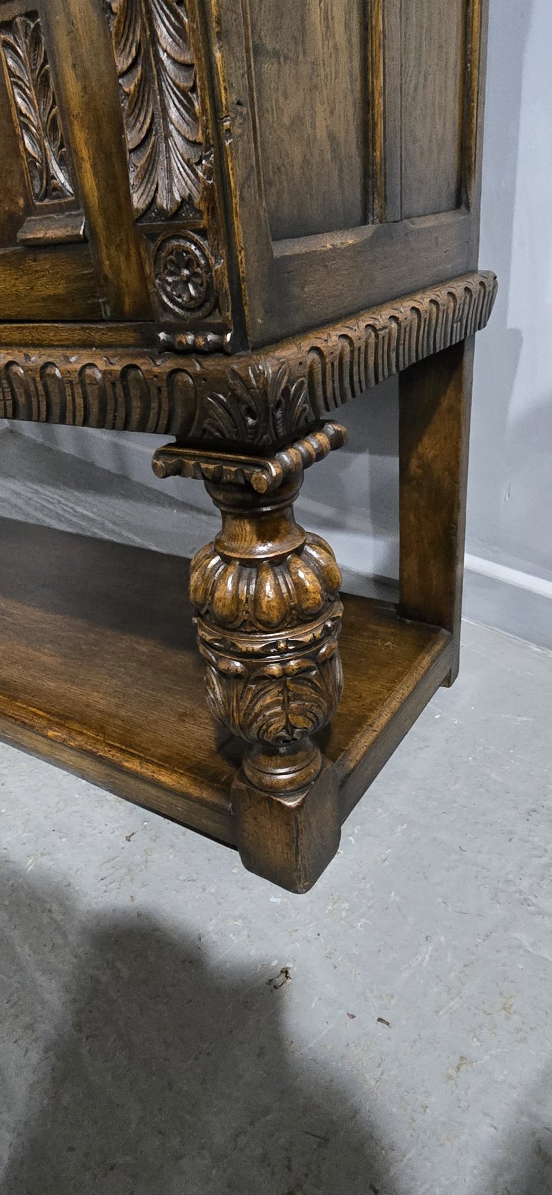 Superb Oak and Burr Walnut Elizabethan Sideboard - Image 12