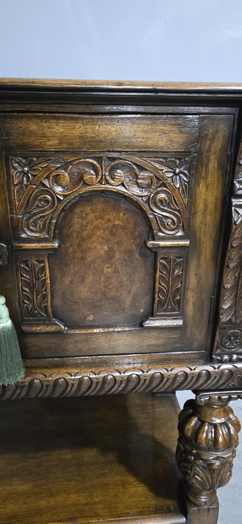 Superb Oak and Burr Walnut Elizabethan Sideboard - Image 15