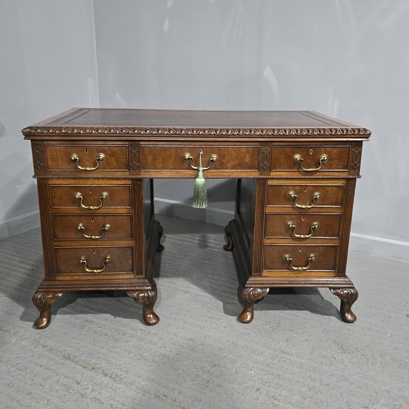 Superb Chippendale Mahogany Pedestal Desk