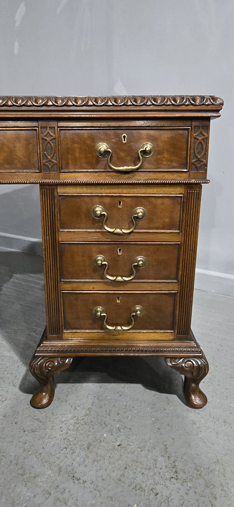 Superb Chippendale Mahogany Pedestal Desk - Image 4