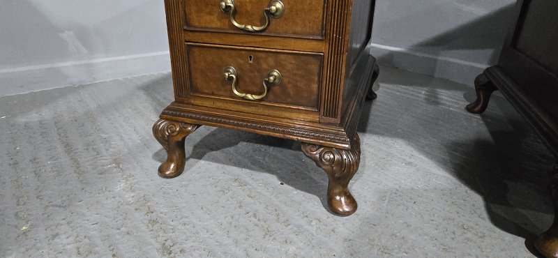 Superb Chippendale Mahogany Pedestal Desk - Image 6