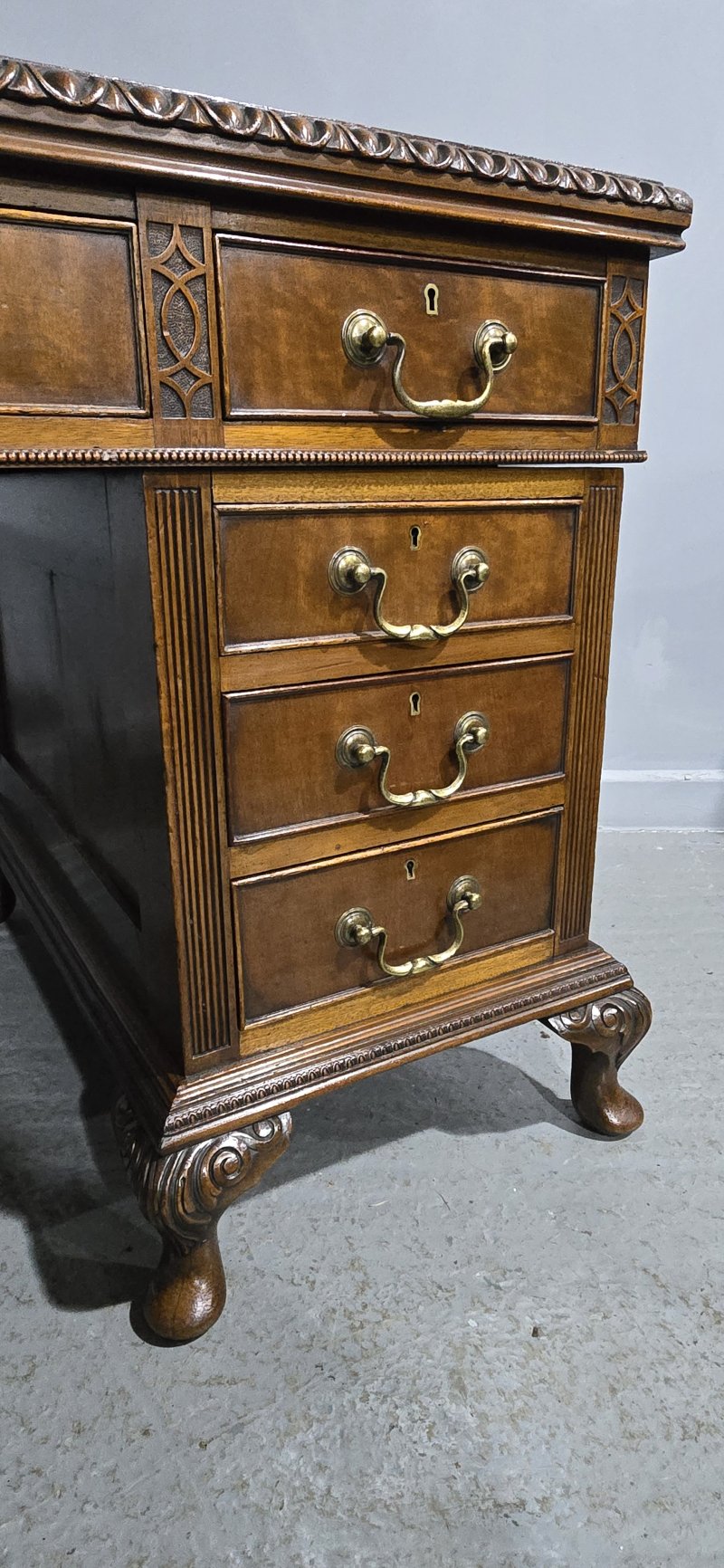 Superb Chippendale Mahogany Pedestal Desk - Image 8