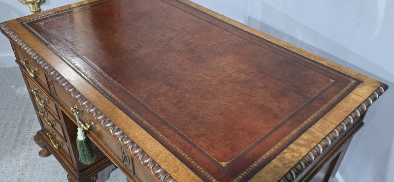 Superb Chippendale Mahogany Pedestal Desk - Image 18