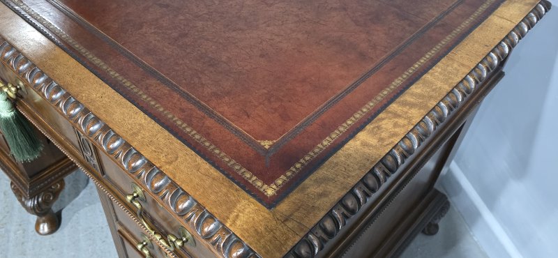 Superb Chippendale Mahogany Pedestal Desk - Image 17