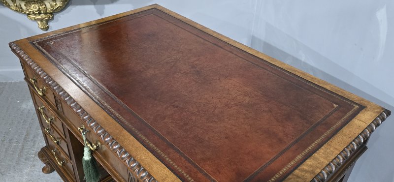 Superb Chippendale Mahogany Pedestal Desk - Image 19