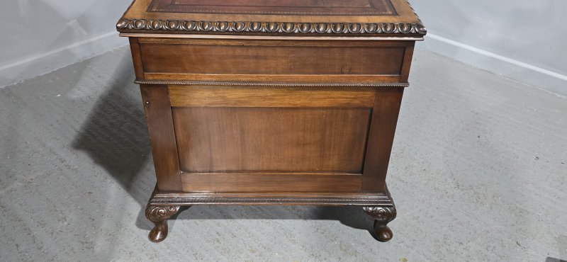 Superb Chippendale Mahogany Pedestal Desk - Image 11