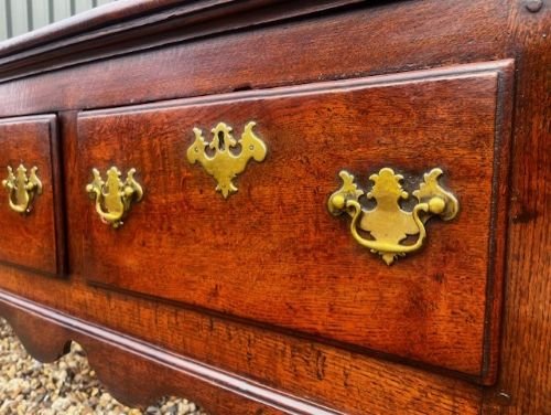 A George III Period Oak Dresser Base - Image 3