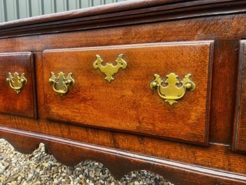 A George III Period Oak Dresser Base - Image 5