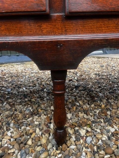 A George III Period Oak Dresser Base - Image 6