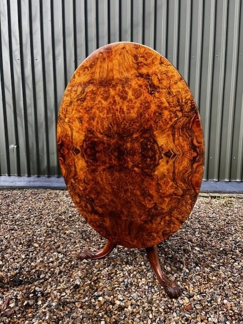 A Gillows Of Lancaster Victorian Period Burr Walnut Breakfast Table.