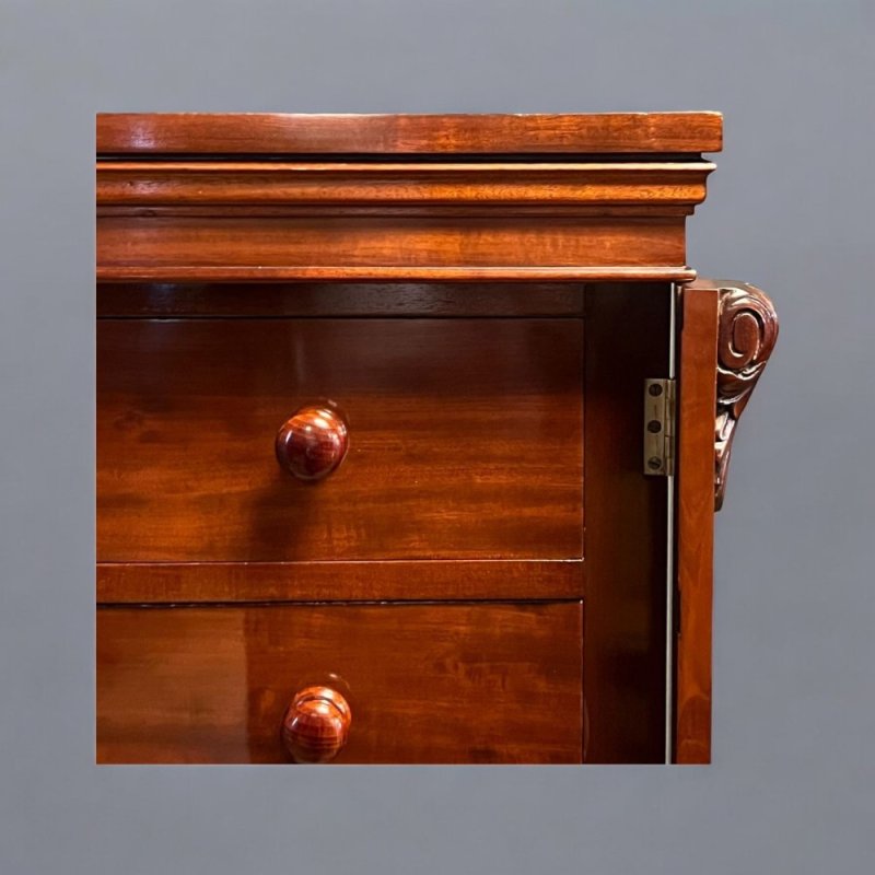 A Fine Quality Victorian Period Mahogany Wellington Chest. - Image 5