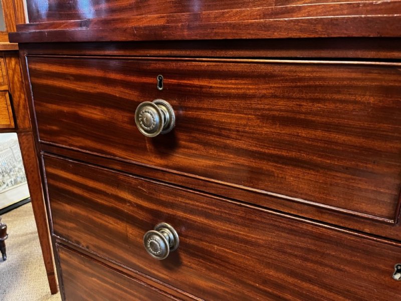 A Fine Quality Regency Period Mahogany Linen Press - Image 4