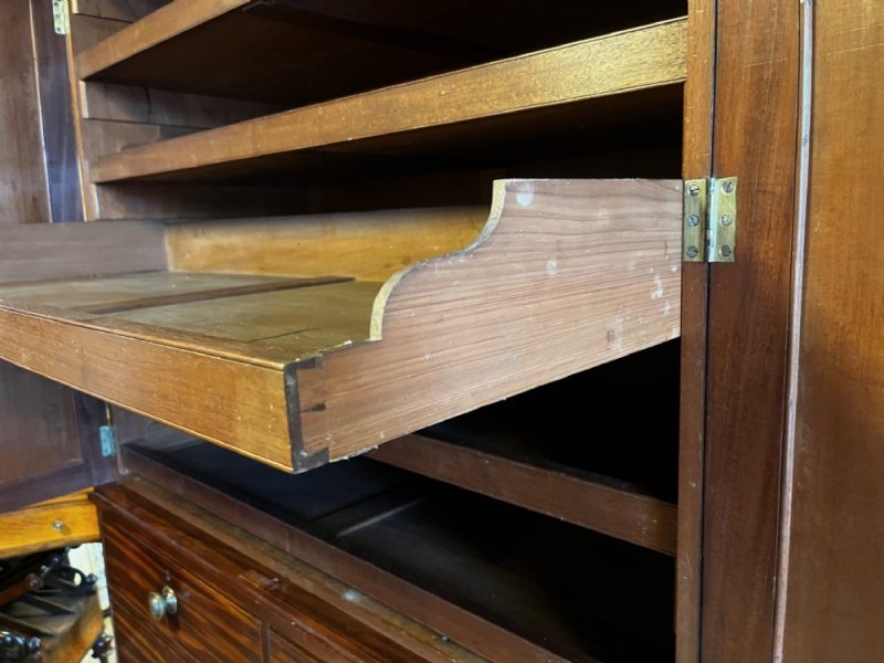 A Fine Quality Regency Period Mahogany Linen Press - Image 14