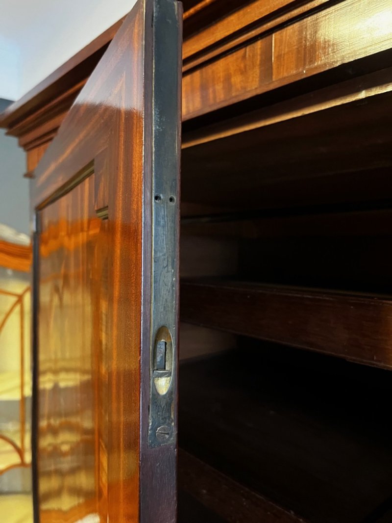 A Fine Quality Regency Period Mahogany Linen Press - Image 16