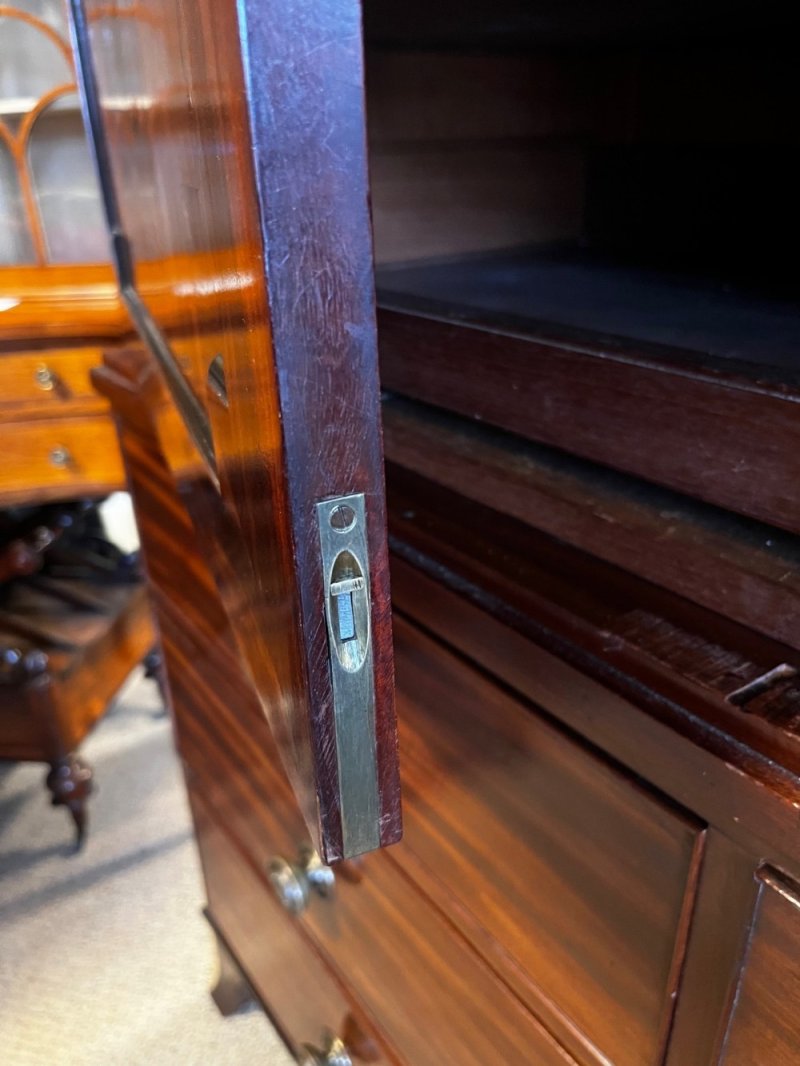 A Fine Quality Regency Period Mahogany Linen Press - Image 17