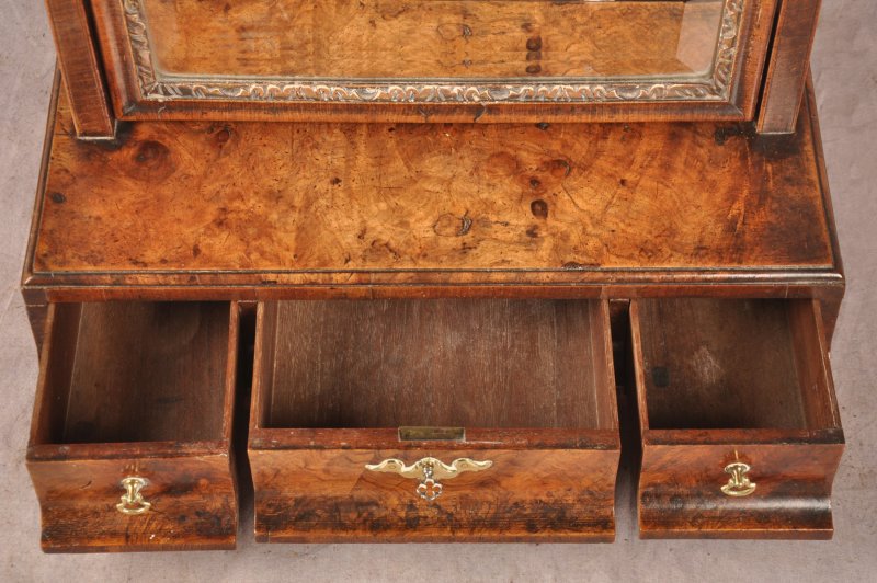 18th Century Walnut Toilet Mirror - Image 13