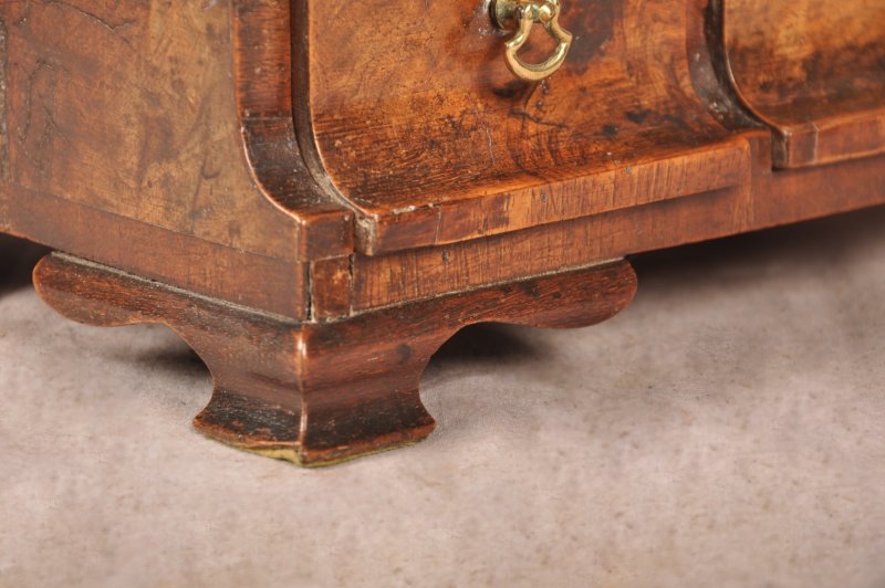 18th Century Walnut Toilet Mirror - Image 14