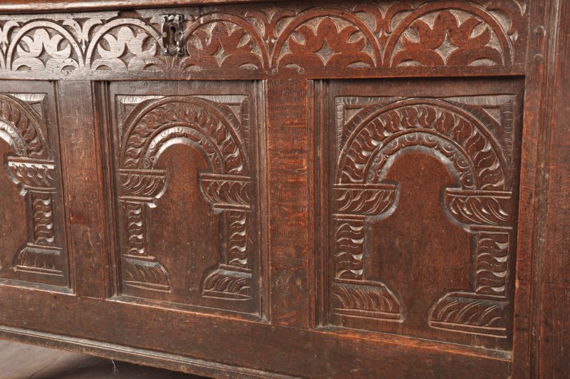 17th Century Arcaded Oak Coffer - Image 4