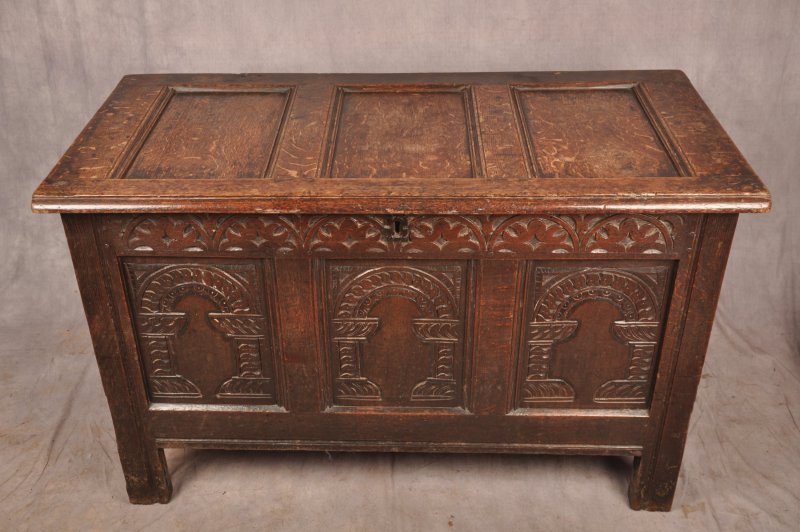 17th Century Arcaded Oak Coffer - Image 5
