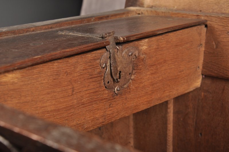 17th Century Arcaded Oak Coffer - Image 8