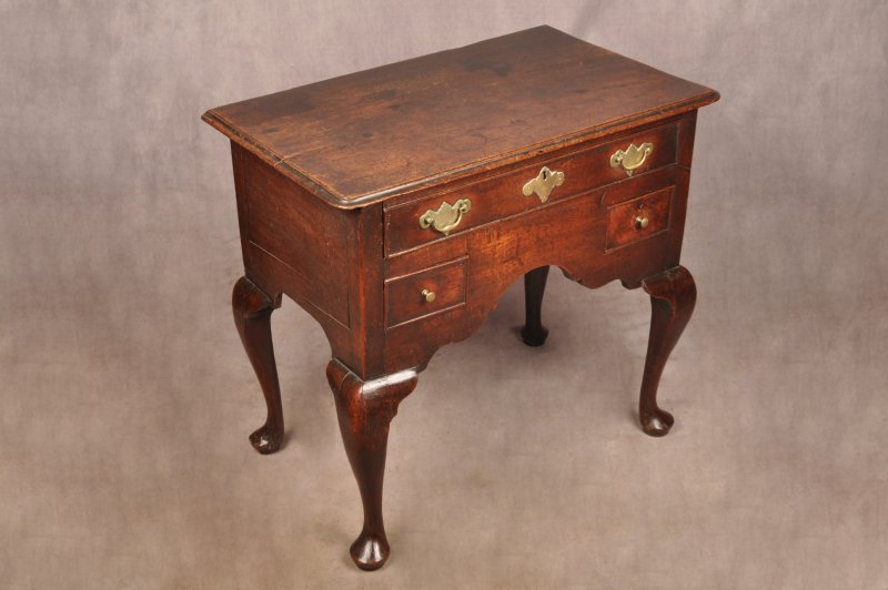 Small Early 18th Century Red Walnut Lowboy / Side Table - Image 11