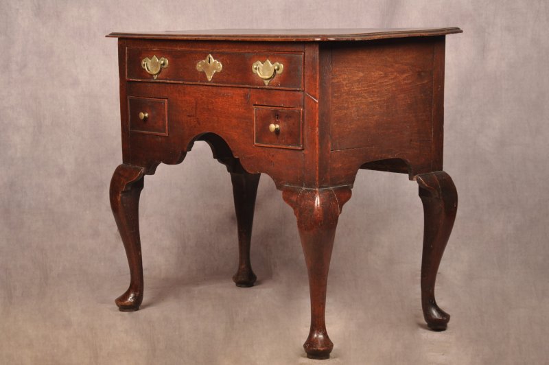 Small Early 18th Century Red Walnut Lowboy / Side Table - Image 12