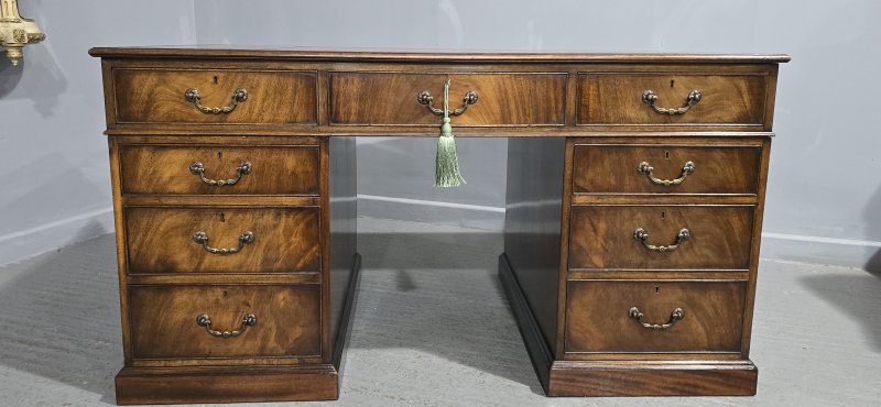 Superb Mahogany Partners Desk - Image 5