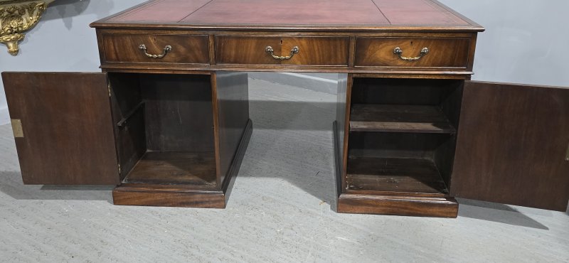 Superb Mahogany Partners Desk - Image 11