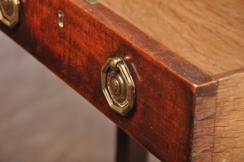 An Exceptional Late 18th Century Mahogany Pembroke Table - Image 5