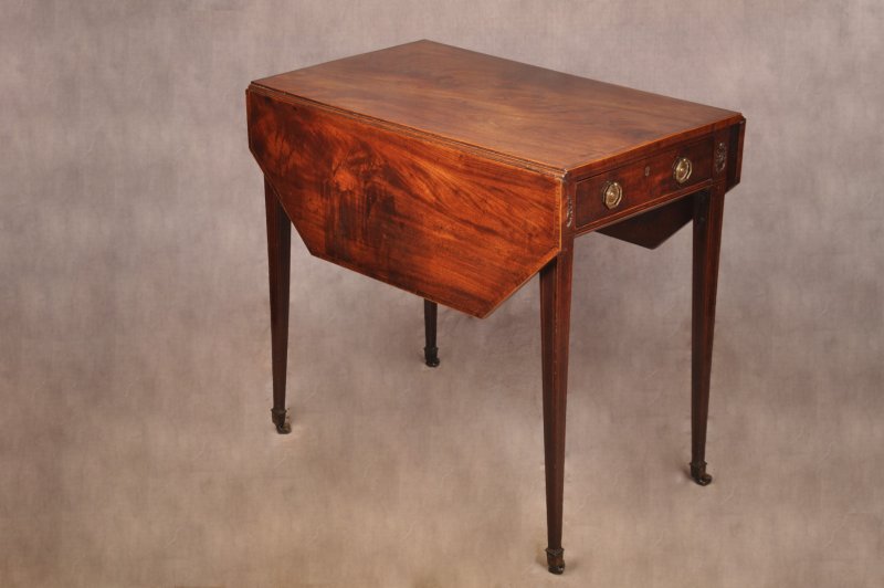 An Exceptional Late 18th Century Mahogany Pembroke Table - Image 6