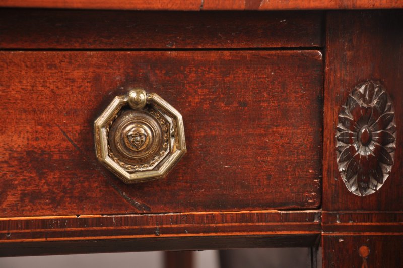 An Exceptional Late 18th Century Mahogany Pembroke Table - Image 4